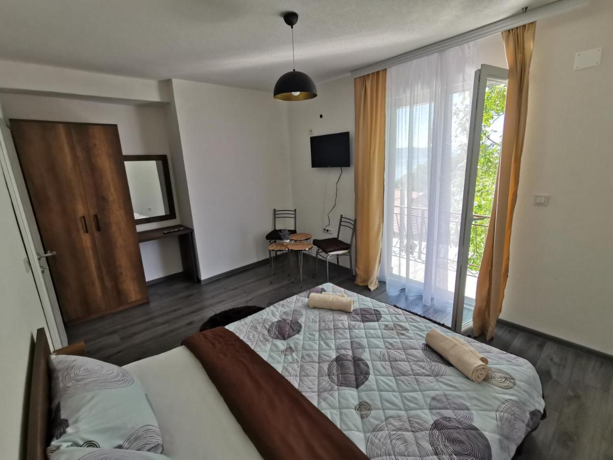 Gopo Guesthouse Elshani Exterior photo