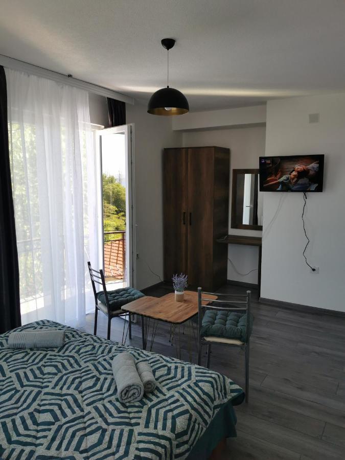 Gopo Guesthouse Elshani Exterior photo