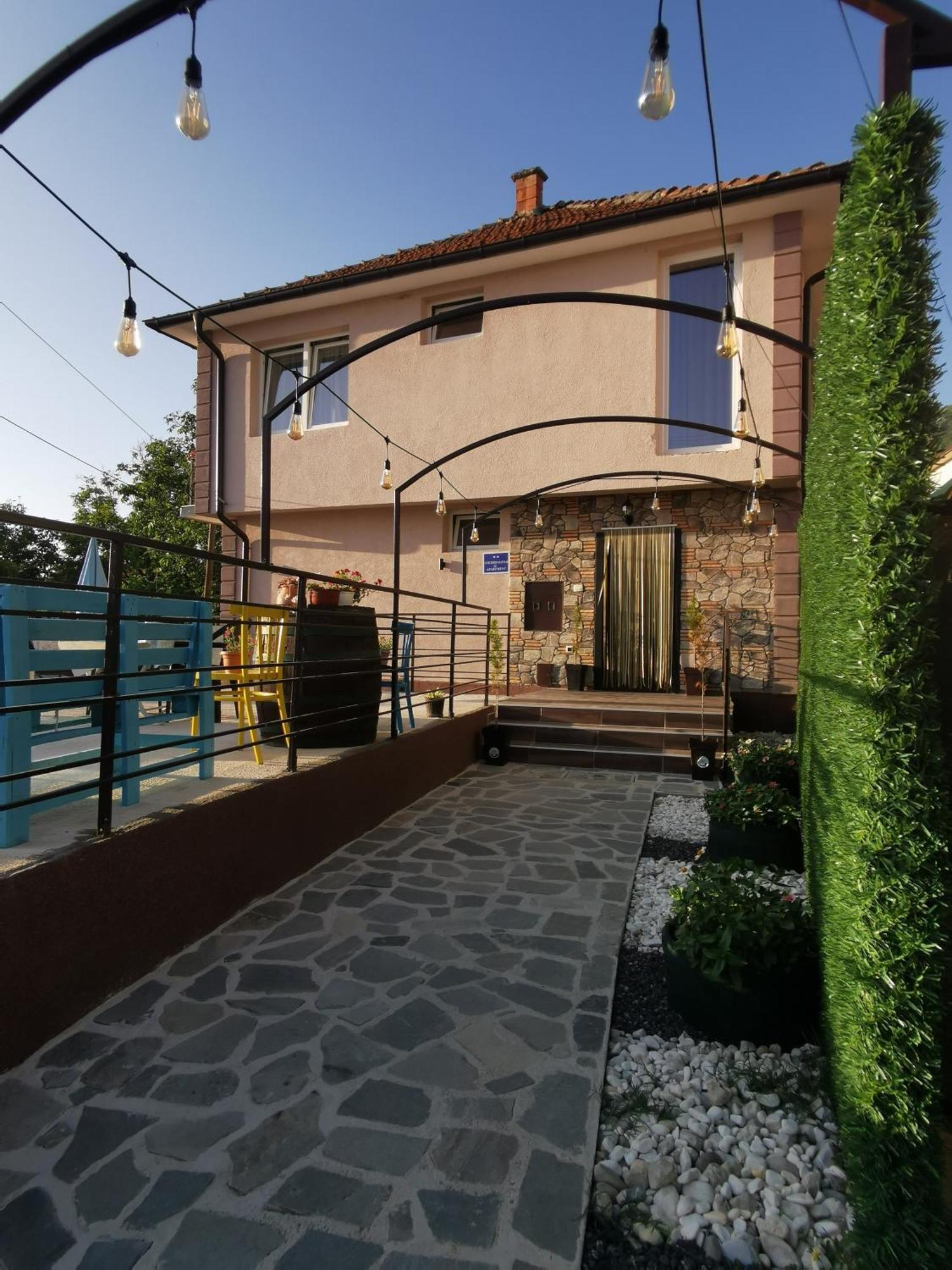 Gopo Guesthouse Elshani Exterior photo