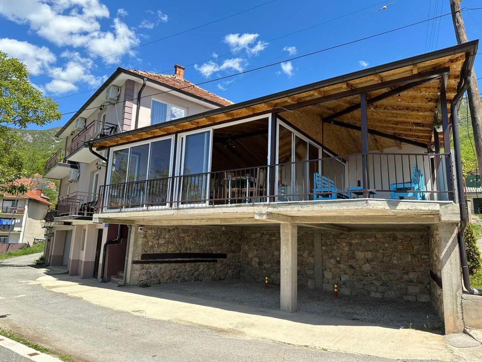 Gopo Guesthouse Elshani Exterior photo